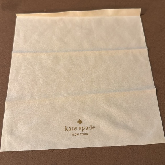 Kate Spade sealed cleaning cloth. - Picture 3 of 4